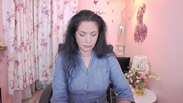 Snapshot of MyLovOne chatting on 05.28.26 MyLovOne online show from 05.28.26
