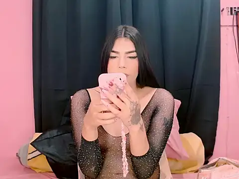 Snapshot of _crystal23_ chatting on 10.11.25 crystal23 online show from 10.11.25