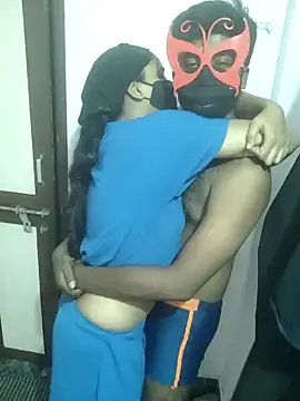 Snapshot of 00USER chatting on 10.13.25 00USER online show from 10.13.25