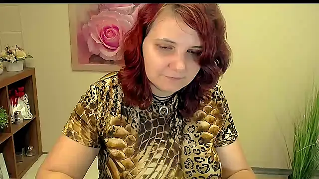 Snapshot of TwoBigSuns chatting on 09.09.25 TwoBigSuns online show from 09.09.25