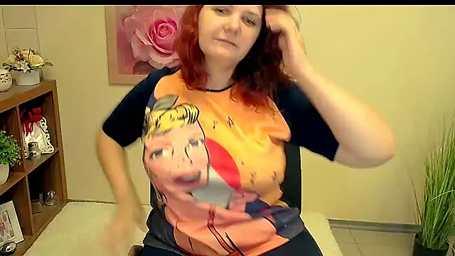 Snapshot of TwoBigSuns chatting on 09.15.25 TwoBigSuns online show from 09.15.25