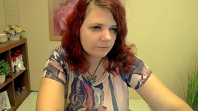 Snapshot of TwoBigSuns chatting on 09.24.25 TwoBigSuns online show from 09.24.25