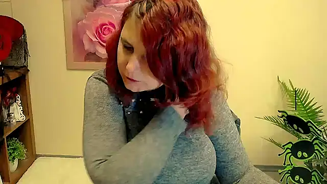 Snapshot of TwoBigSuns chatting on 10.17.25 TwoBigSuns online show from 10.17.25