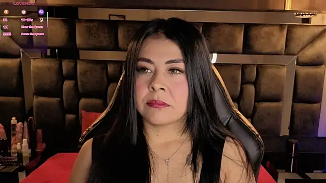 Aniajoness  online show from 10.07.25