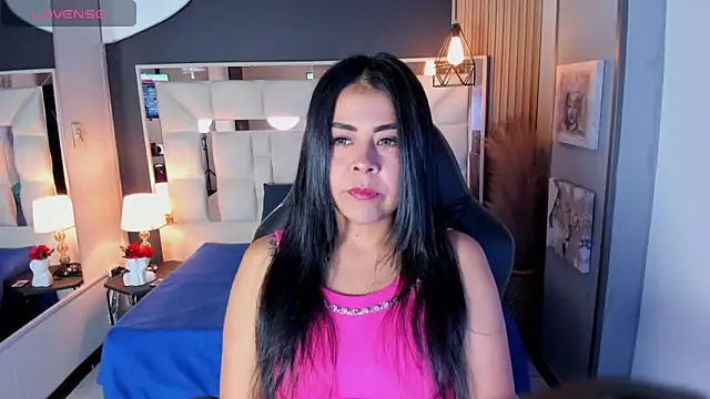 Aniajoness  online show from 10.13.25