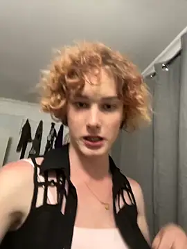 Snapshot of summervera chatting on 11.02.25 summervera online show from 11.02.25