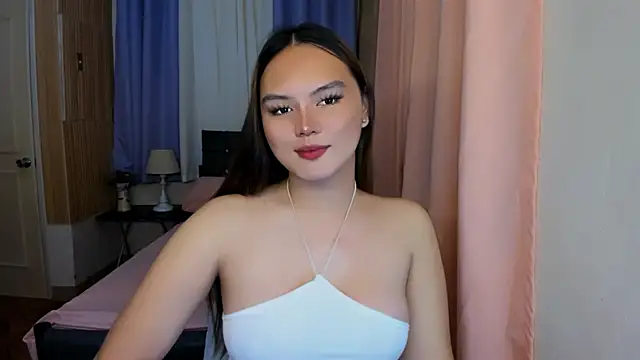 Snapshot of ameliamaureen chatting on 05.13.26 ameliamaureen online show from 05.13.26
