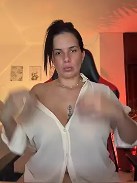 Snapshot of carol_cruz133 chatting on 05.27.26 carol cruz133 online show from 05.27.26
