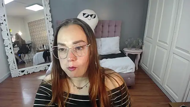 Snapshot of Tammy_parker_ chatting on 09.19.25 Tammy parker  online show from 09.19.25