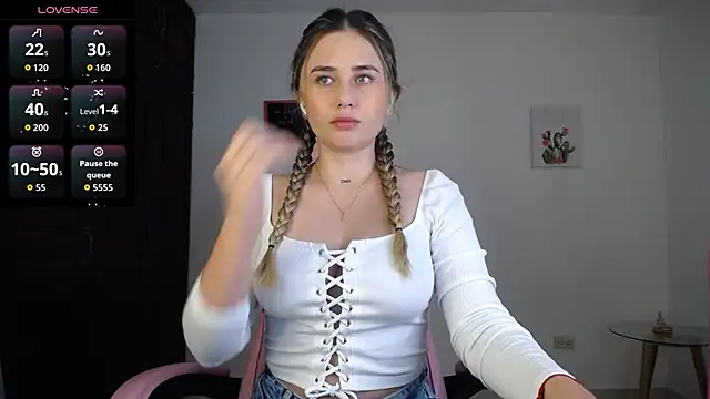 Veronika  Winslow  online show from 09.11.25