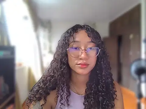Snapshot of clitia_xx chatting on 06.15.26 clitia xx online show from 06.15.26