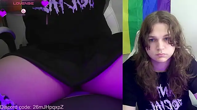 Snapshot of Elli-Ixby chatting on 09.26.25 Elli-Ixby online show from 09.26.25