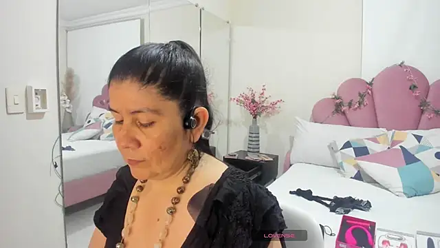 kiraGeiner online show from 02.14.26