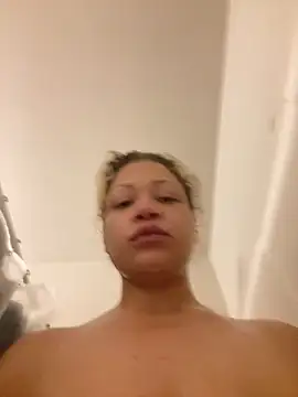 thatgurlred online show from 05.04.26