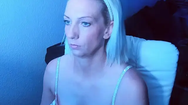 SexyJulia21 online show from 05.22.26