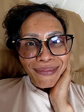 Mama Eva 1 online show from 11.04.25