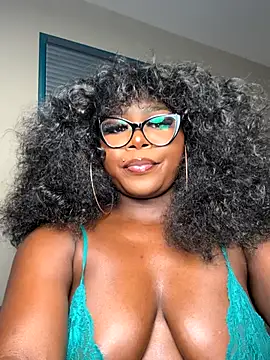 Snapshot of WomanNextdoor1 chatting on 11.01.25 WomanNextdoor1 online show from 11.01.25