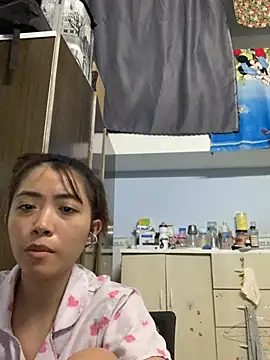 Snapshot of Minee1202 chatting on 04.13.26 Minee1202 online show from 04.13.26