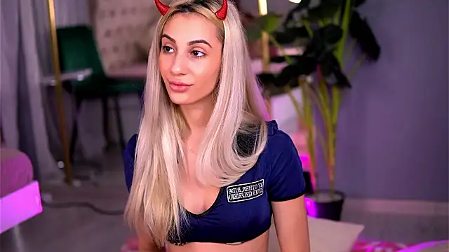 AwaLynch online show from 02.02.26