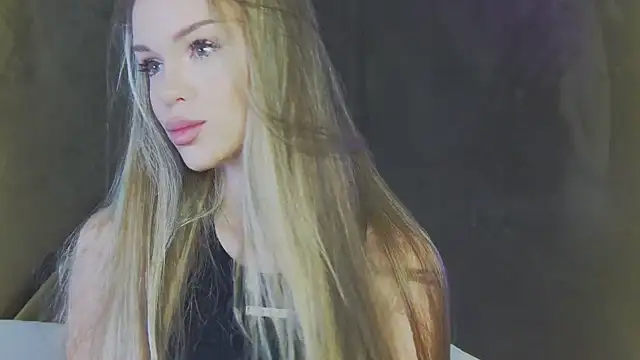 Snapshot of MarilynNova chatting on 06.27.26 MarilynNova online show from 06.27.26