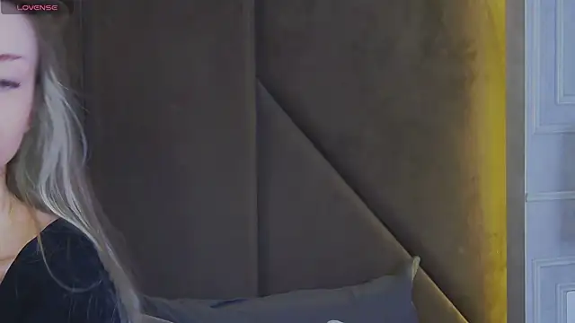 Snapshot of MarilynNova chatting on 07.12.26 MarilynNova online show from 07.12.26
