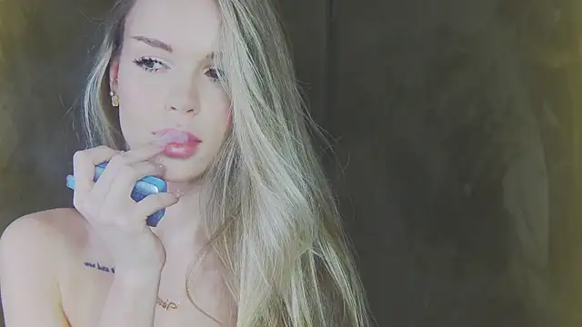 Snapshot of MarilynNova chatting on 07.22.26 MarilynNova online show from 07.22.26