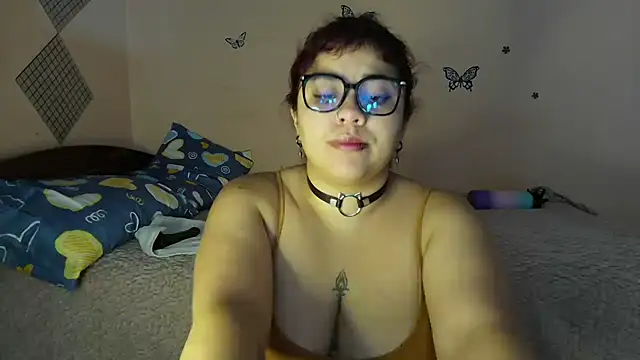 Snapshot of Danna-Sofia chatting on 10.16.25 Danna-Sofia online show from 10.16.25