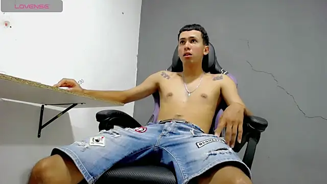 Snapshot of Damien_444 chatting on 04.05.26 Damien 444 online show from 04.05.26