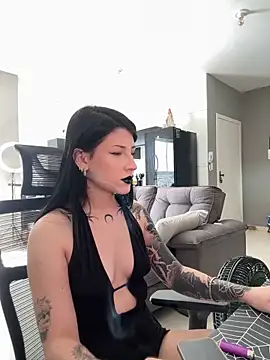 Snapshot of Privad_ravenna chatting on 02.04.26 Privad ravenna online show from 02.04.26