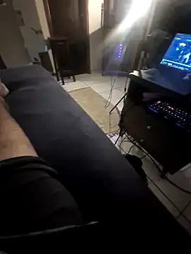 Snapshot of TrisalQuente chatting on 02.14.26 TrisalQuente online show from 02.14.26