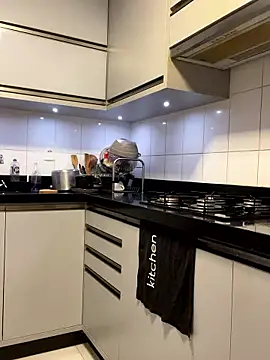 yumi-hot online show from 04.07.26