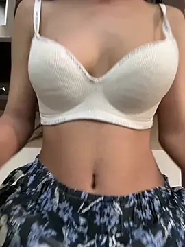 Snapshot of modelnishu chatting on 05.18.26 modelnishu online show from 05.18.26