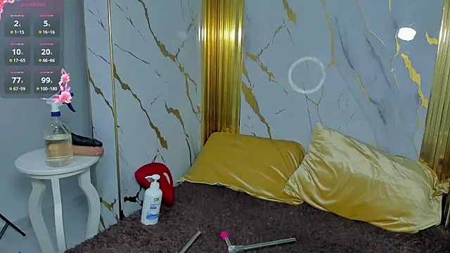 Snapshot of megann__up chatting on 10.06.25 megann  up online show from 10.06.25