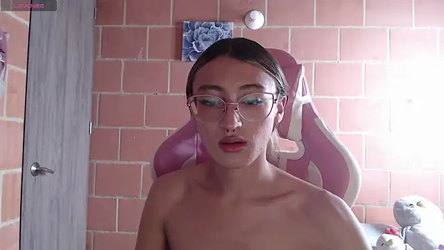 Snapshot of Andrea_camilaaa chatting on 09.28.25 Andrea camilaaa online show from 09.28.25