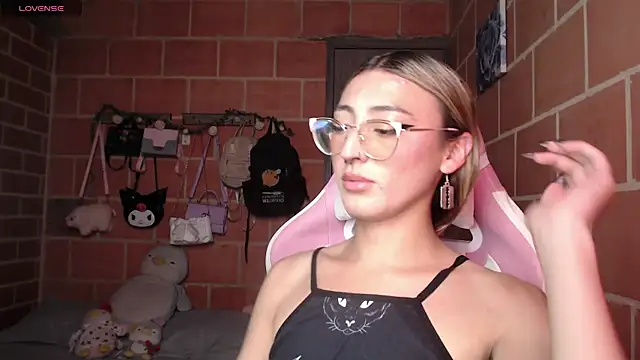 Snapshot of Andrea_camilaaa chatting on 05.26.26 Andrea camilaaa online show from 05.26.26