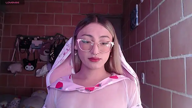 Snapshot of Andrea_camilaaa chatting on 06.22.26 Andrea camilaaa online show from 06.22.26
