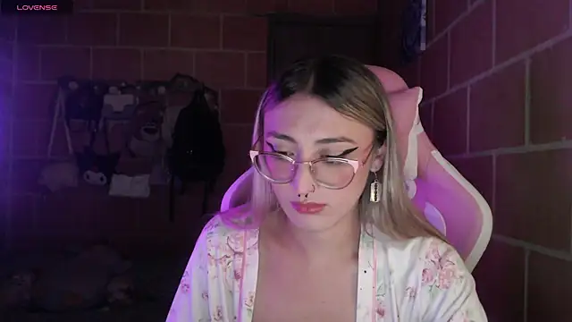 Snapshot of Andrea_camilaaa chatting on 07.18.26 Andrea camilaaa online show from 07.18.26