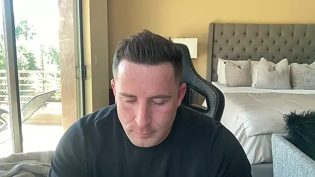 brettmycles28 online show from 10.02.25