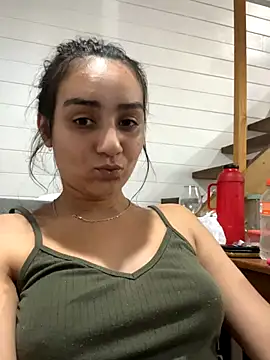 Snapshot of hannahhotwife chatting on 10.04.25 hannahhotwife online show from 10.04.25