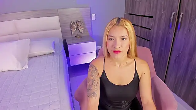 Snapshot of LexxyBunny_ chatting on 11.06.25 LexxyBunny online show from 11.06.25