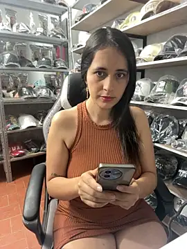 Snapshot of GiaDuque chatting on 10.06.25 GiaDuque online show from 10.06.25