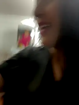 Snapshot of GiaDuque chatting on 10.09.25 GiaDuque online show from 10.09.25