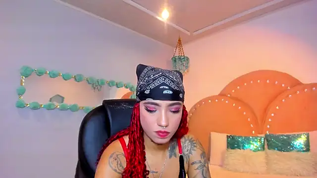 Snapshot of salem_rose chatting on 10.08.25 salem rose online show from 10.08.25