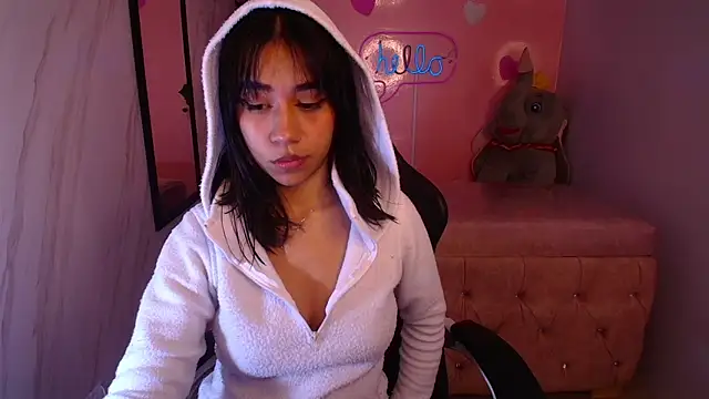 Snapshot of cristal11_ch chatting on 10.18.25 cristal11 ch online show from 10.18.25