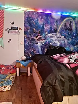 Snapshot of PeachyAriel chatting on 10.09.25 PeachyAriel online show from 10.09.25