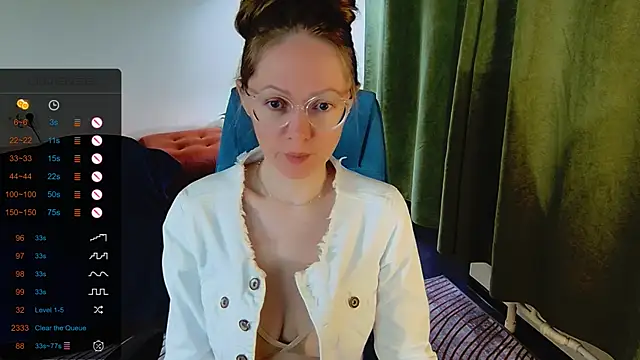 Snapshot of _Goldilocks_ chatting on 09.15.25  Goldilocks  online show from 09.15.25