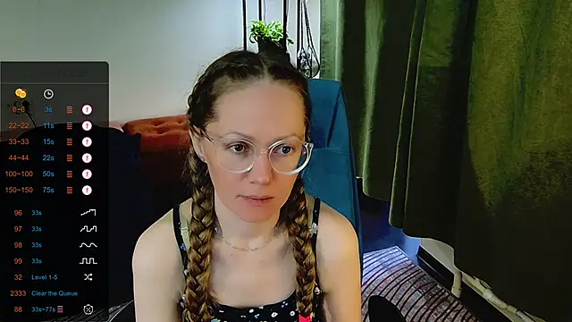 Snapshot of _Goldilocks_ chatting on 09.16.25  Goldilocks  online show from 09.16.25