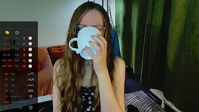 Snapshot of _Goldilocks_ chatting on 09.18.25  Goldilocks  online show from 09.18.25