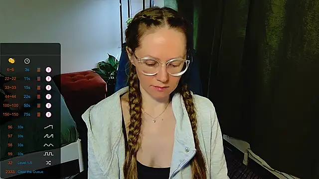 Snapshot of _Goldilocks_ chatting on 09.24.25  Goldilocks  online show from 09.24.25