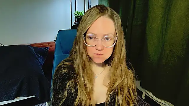 Snapshot of _Goldilocks_ chatting on 09.26.25  Goldilocks  online show from 09.26.25